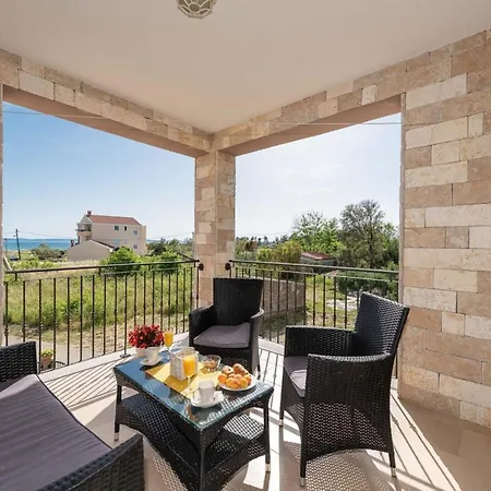 Ferienhaus Romantica-urlaub Mit Dem Hund Holiday home Privlaka (Zadar)